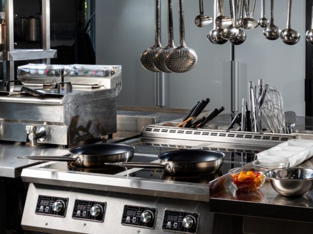 10 Tips to Select Cooking Equipment in Kitchen for Restaurants